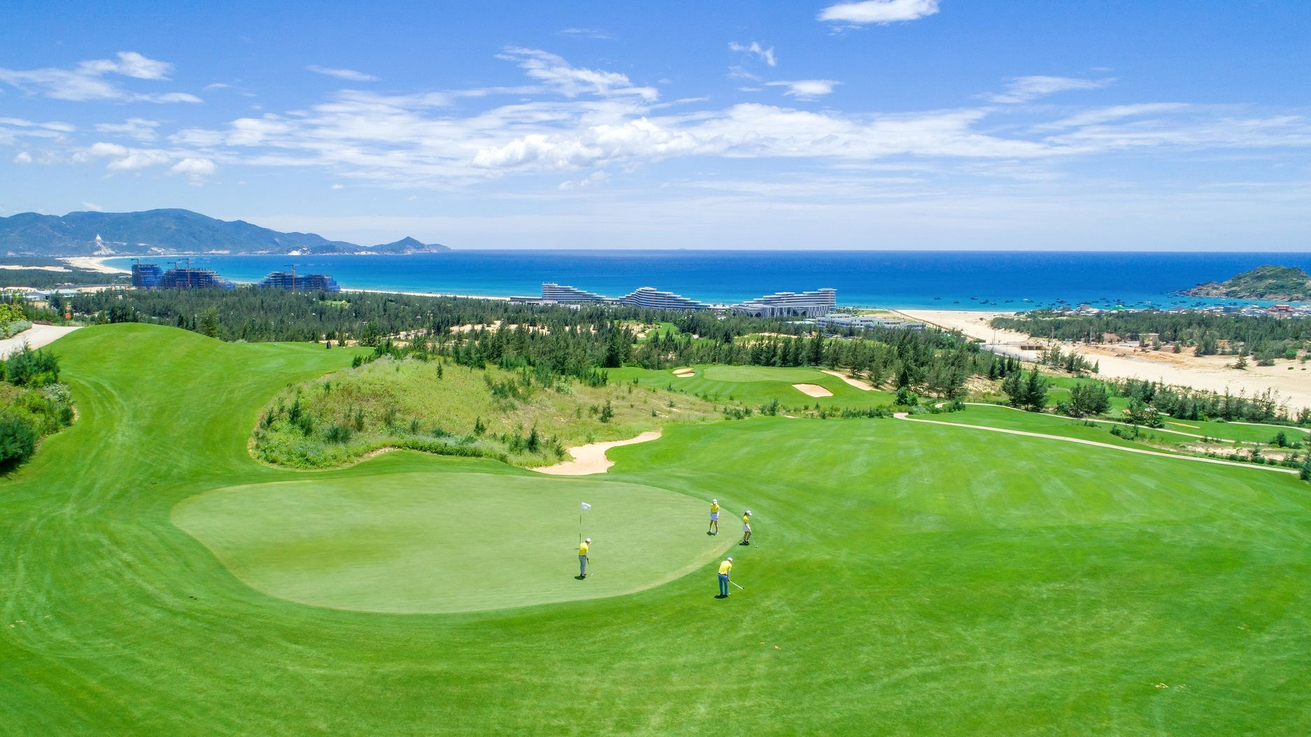 S&acirc;n FLC Golf Links 36 hố đ&atilde; đi v&agrave;o hoạt động.