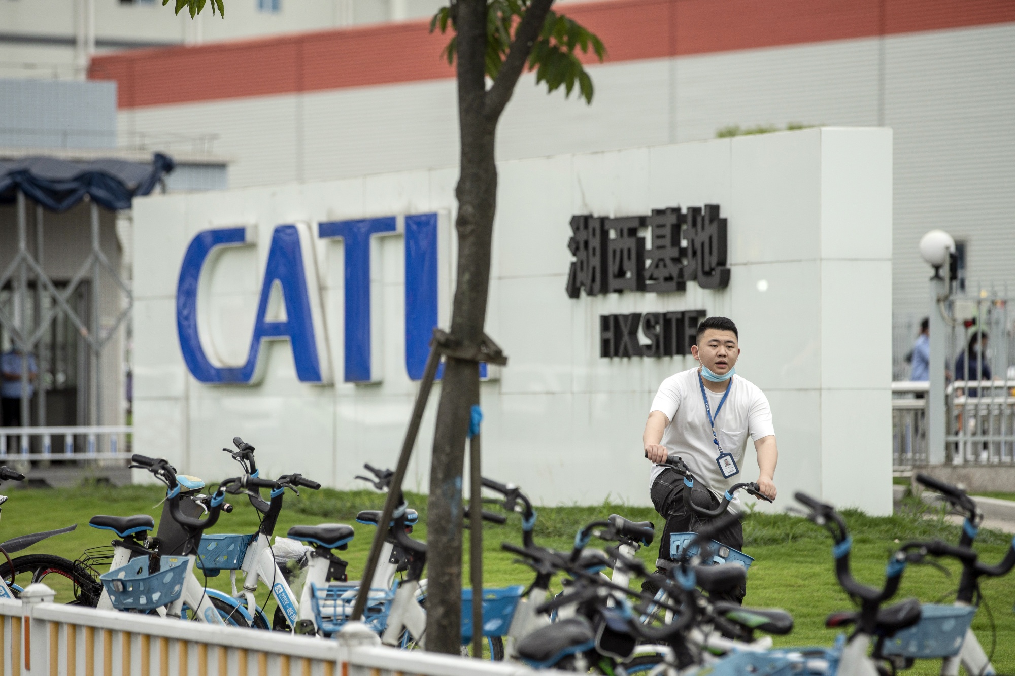Một hệ sinh thái rộng lớn đang phát triển bao quanh hãng sản xuất pin xe điện CATL. Ảnh: Bloomberg