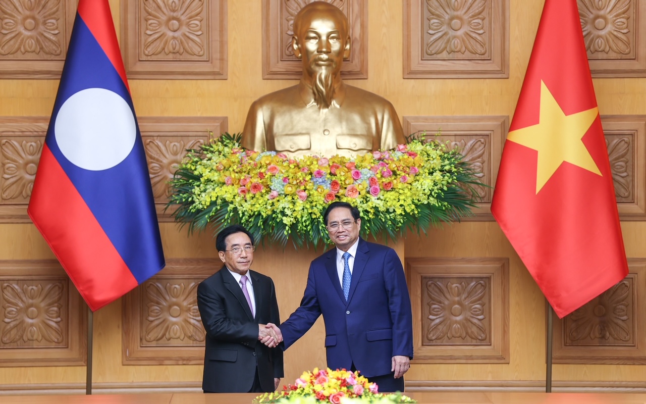 Ngay sau lễ đ&oacute;n, Thủ tướng Phạm Minh Ch&iacute;nh v&agrave; Thủ tướng L&agrave;o Phankham Viphavanh tiến h&agrave;nh hội đ&agrave;m tại trụ sở Ch&iacute;nh phủ - Ảnh: VGP