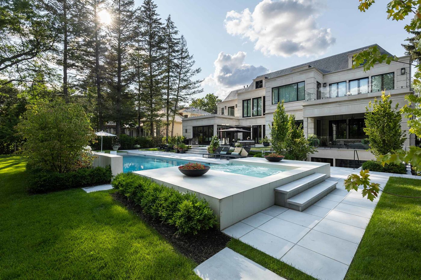 Một ngôi nhà rộng hơn 1.100 m2 ở khu phố Bridle Path của thành phố Toronto, Canada được rao bán với giá 21 triệu Đôla Canada (tương đương 16,6 triệu USD) - Ảnh: Sotheby’s International Realty Canada