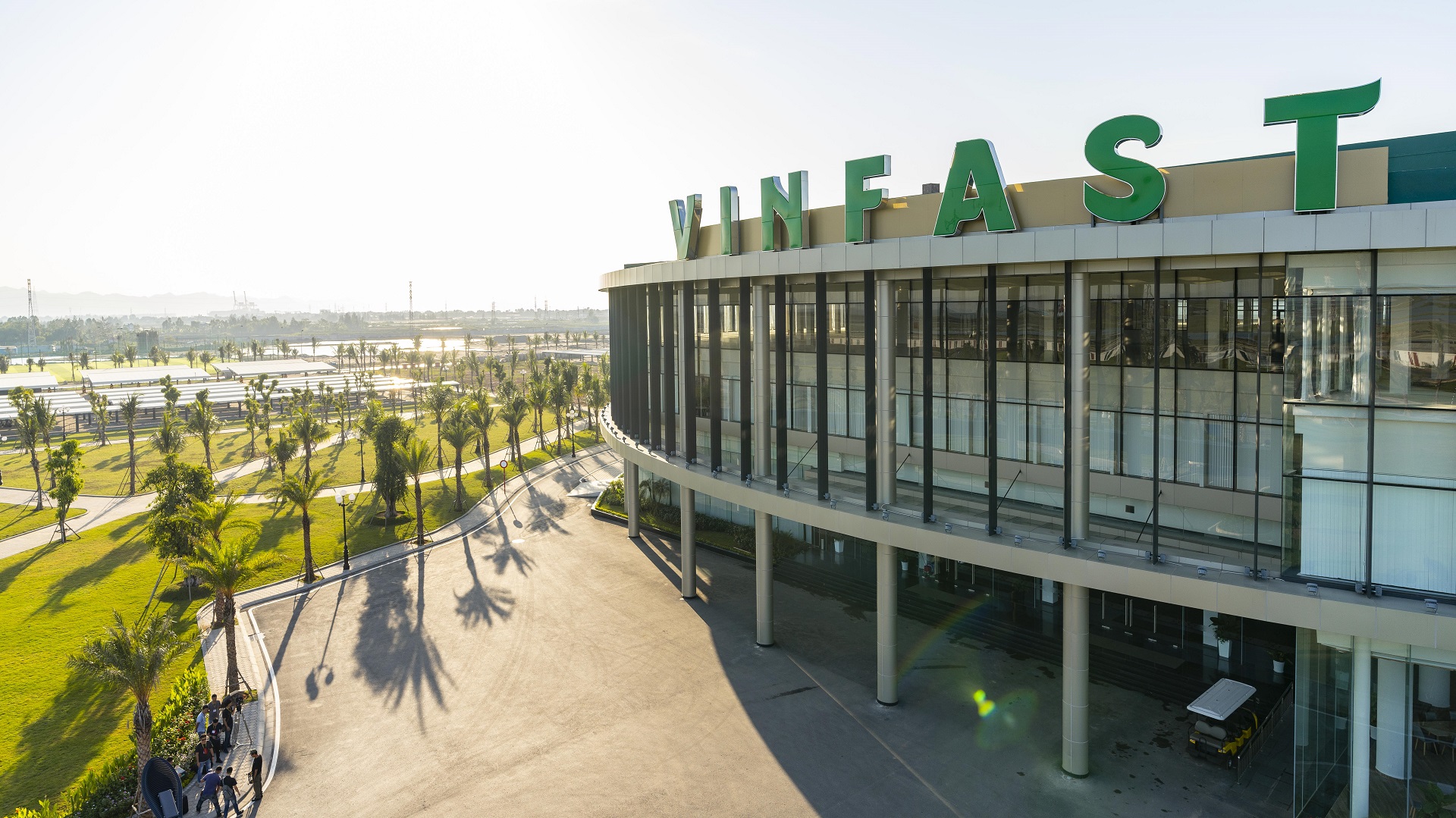 VinFast chỉ phát triển xe ô tô điện từ cuối năm 2022