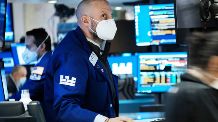 Các nhà giao dịch Pg88vnd dành cho Android và iOS tại Việt Nam trên sàn NYSE ở New York hôm 7/1 - Ảnh: Getty/CNBC.
