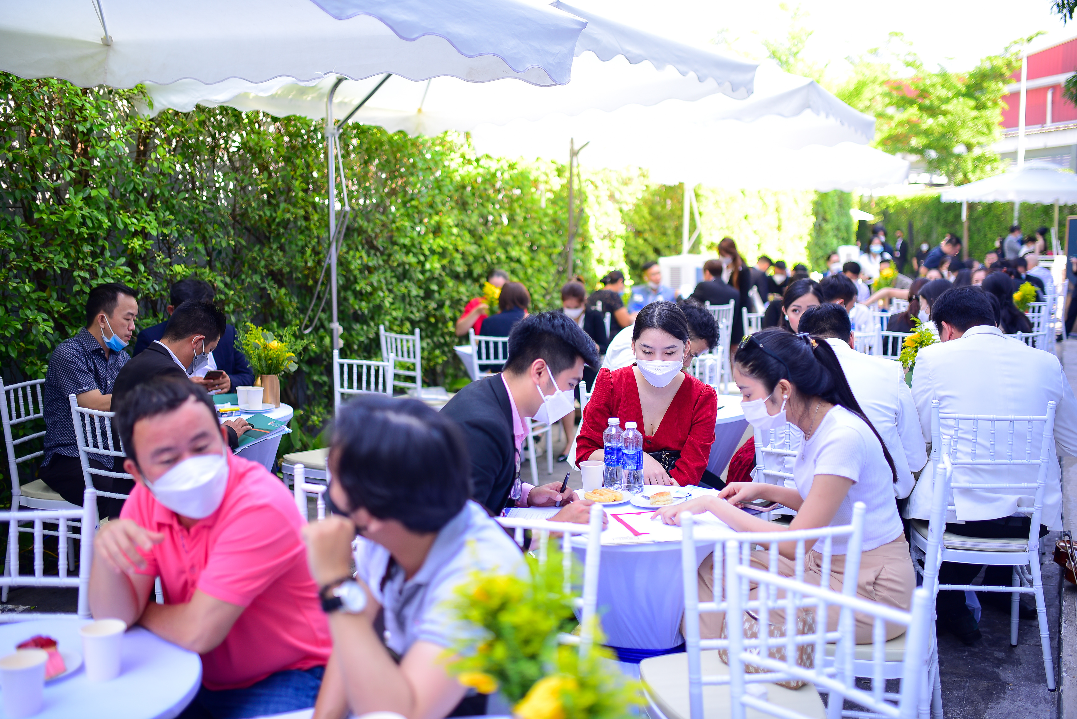 Kể từ khi ra mắt, dự &aacute;n thu h&uacute;t đ&ocirc;ng đảo kh&aacute;ch h&agrave;ng quan t&acirc;m, t&igrave;m hiểu, đặc biệt v&agrave;o dịp cuối tuần.