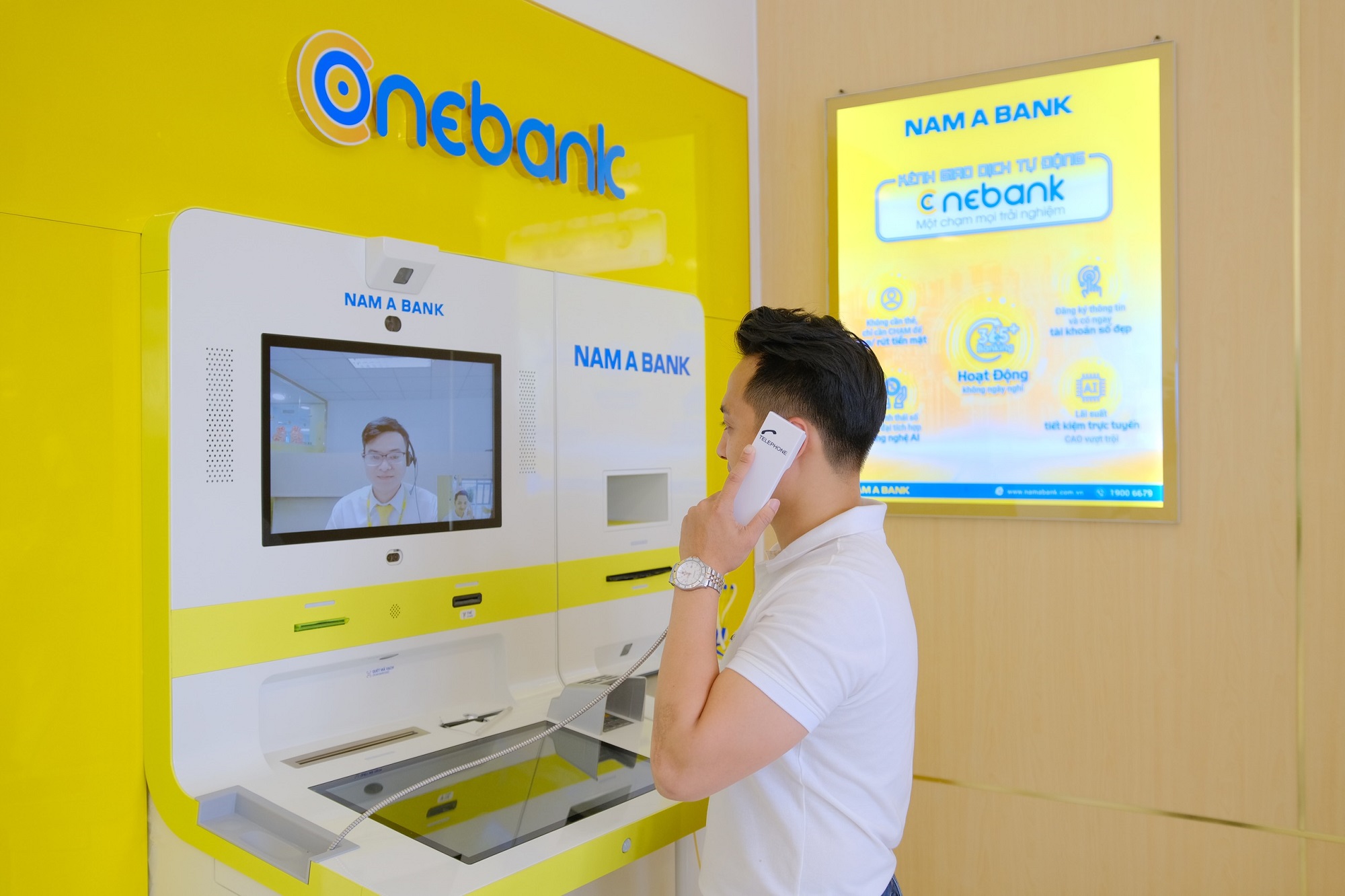 Ngo&agrave;i thực hiện c&aacute;c giao dịch ng&acirc;n h&agrave;ng, Hệ sinh th&aacute;i số ONEBANK c&ograve;n gi&uacute;p kh&aacute;ch h&agrave;ng trải nghiệm nhiều tiện &iacute;ch ti&ecirc;u d&ugrave;ng th&ocirc;ng minh.