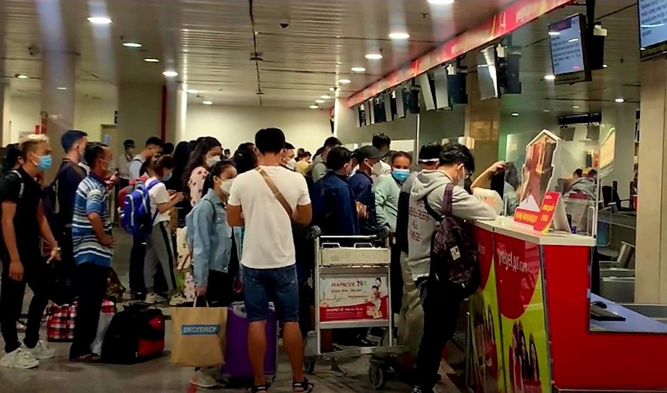 Hoá giải “kẹt cứng” ở sân bay Tân Sơn Nhất cận Tết, Cục Hàng không Việt Nam khuyến cáo gì?
