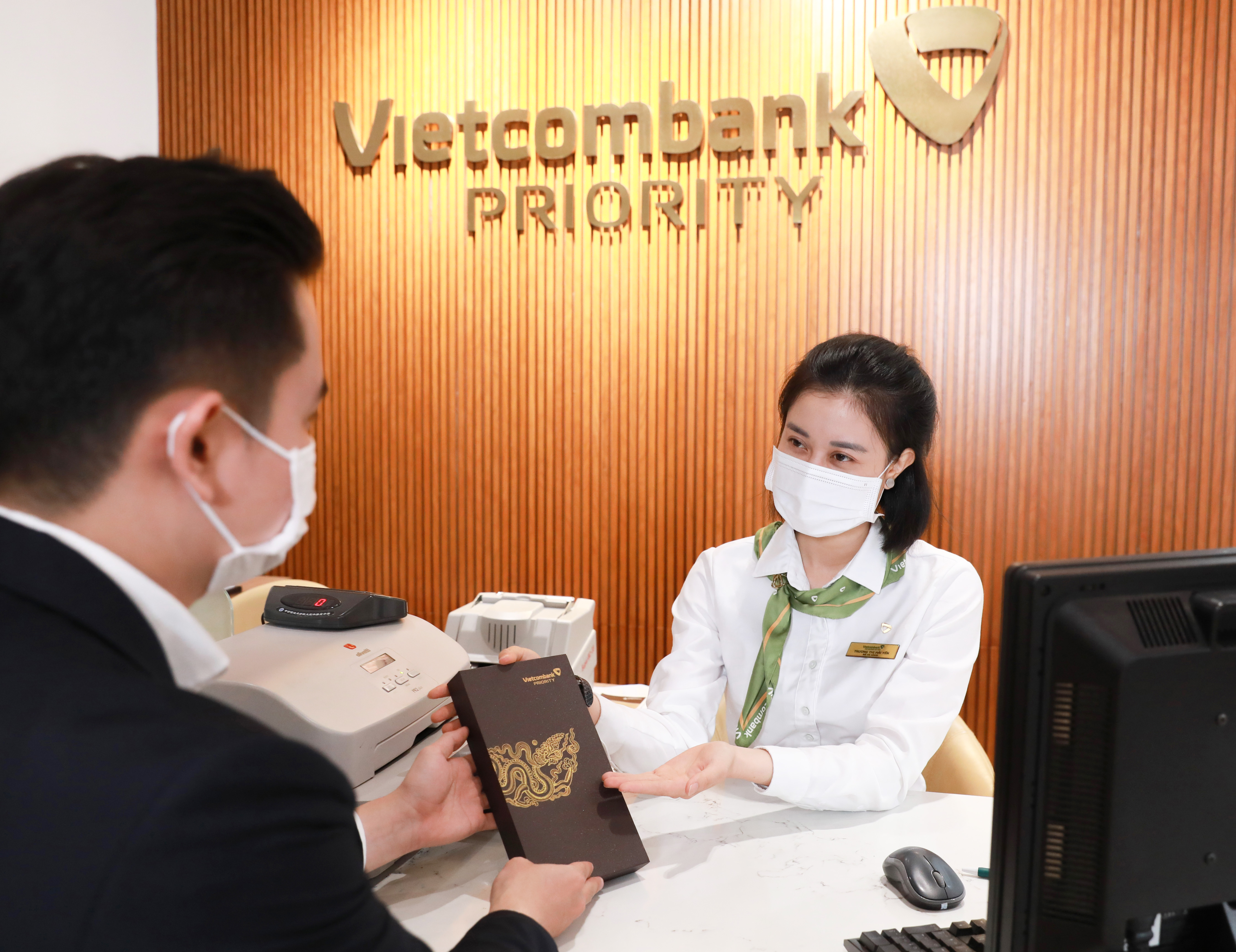 Giao dịch tại ph&ograve;ng Priotity.