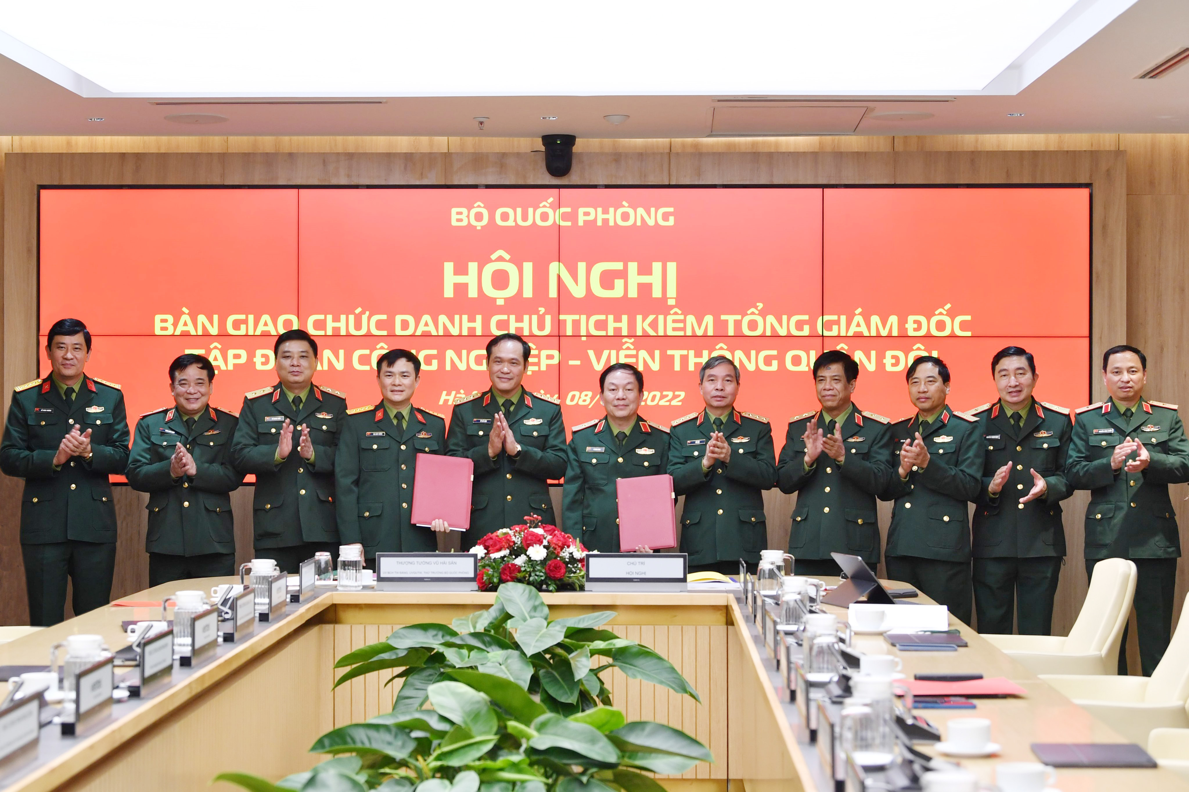 Bàn giao chức danh Chủ tịch kiêm Tổng giám đốc Tập đoàn Viettel