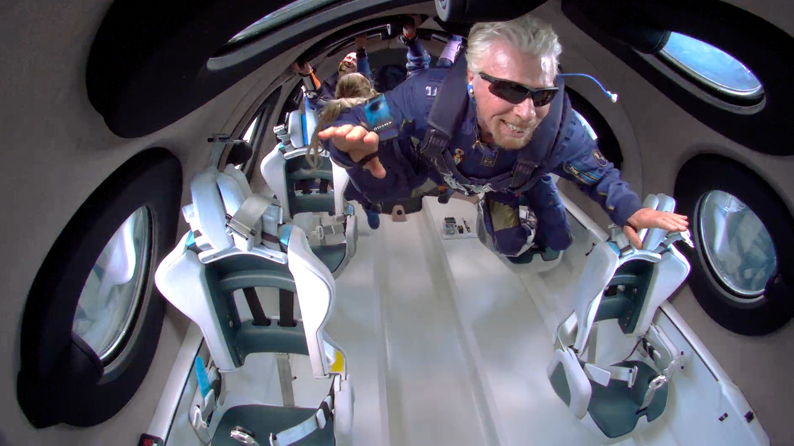 Tỷ ph&uacute; Richard Branson ho&agrave;n th&agrave;nh giấc mơ bay v&agrave;o vũ trụ tr&ecirc;n t&agrave;u của Virgin Galactic v&agrave;o ng&agrave;y 11/7/2021 - Ảnh: Virgin Galactic