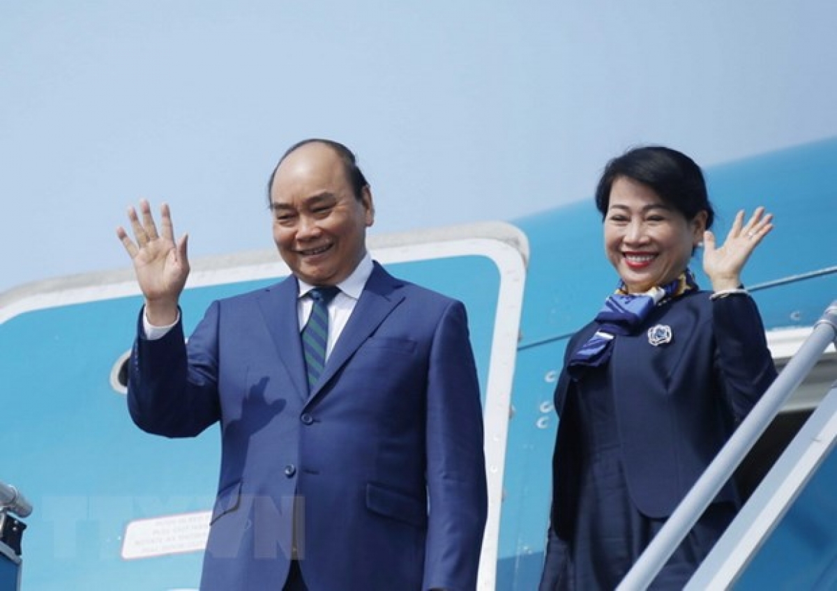 Chủ tịch nước Nguyễn Xuân Phúc và Phu nhân lên đường thăm cấp Nhà nước tới Singapore - Ảnh: VGP