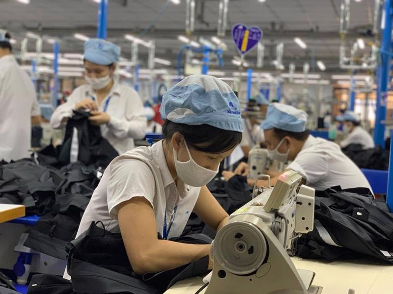 Người lao động cho rằng mức giảm trừ gia cảnh và biểu thuế lũy tiến từng phần hiện không hợp lý.