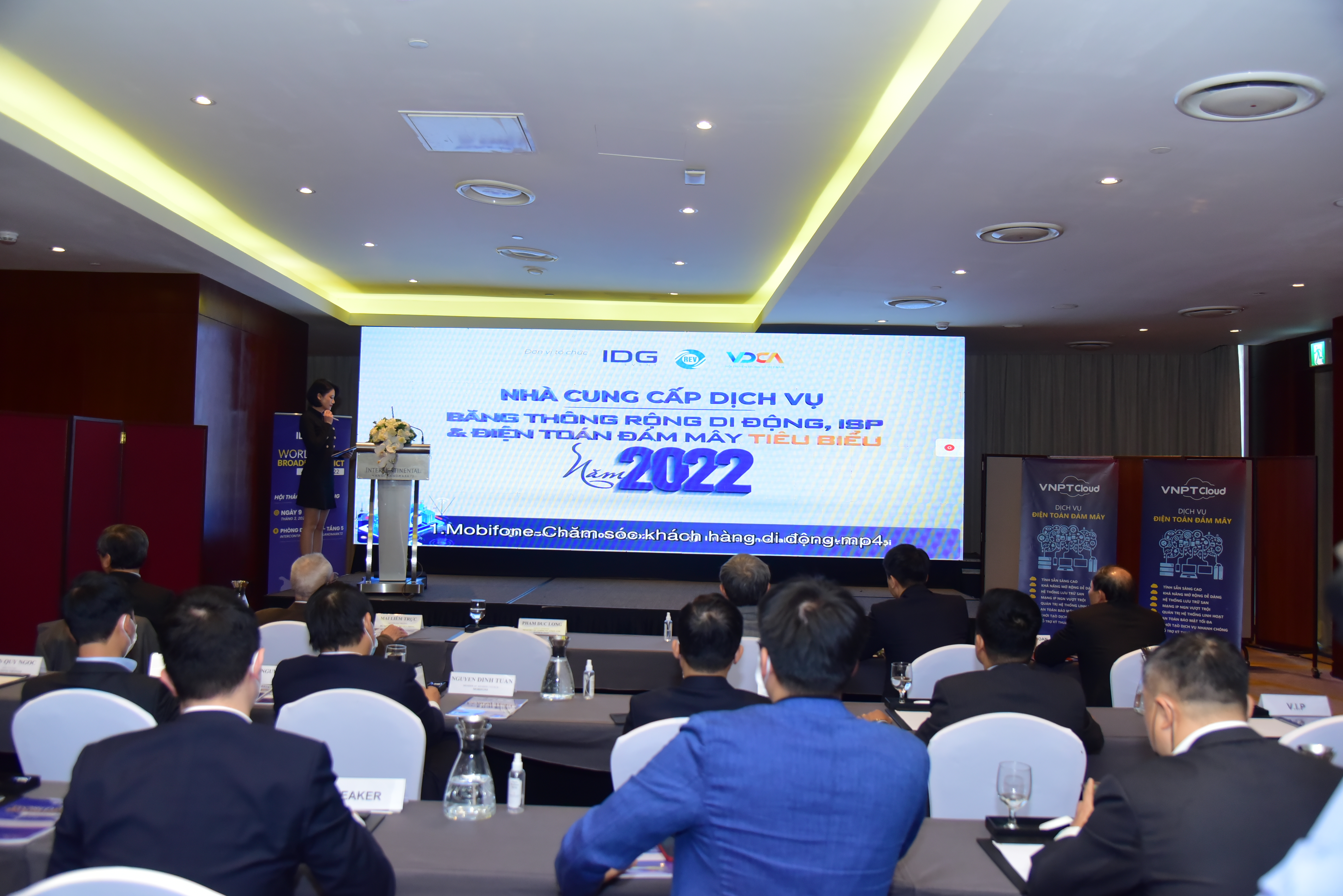 Nhà mạng nào được người dùng đánh giá cao nhất về chất lượng dịch vụ và chăm sóc khách hàng?