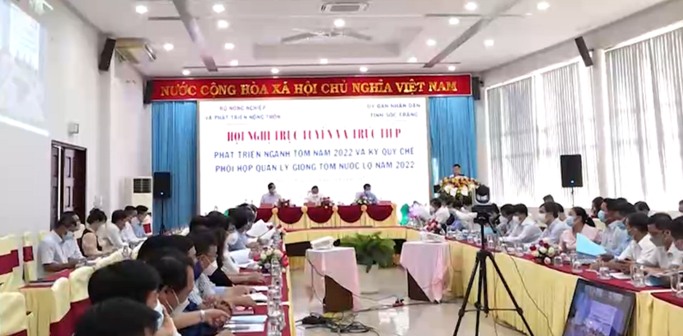 Quang cảnh hội nghị.