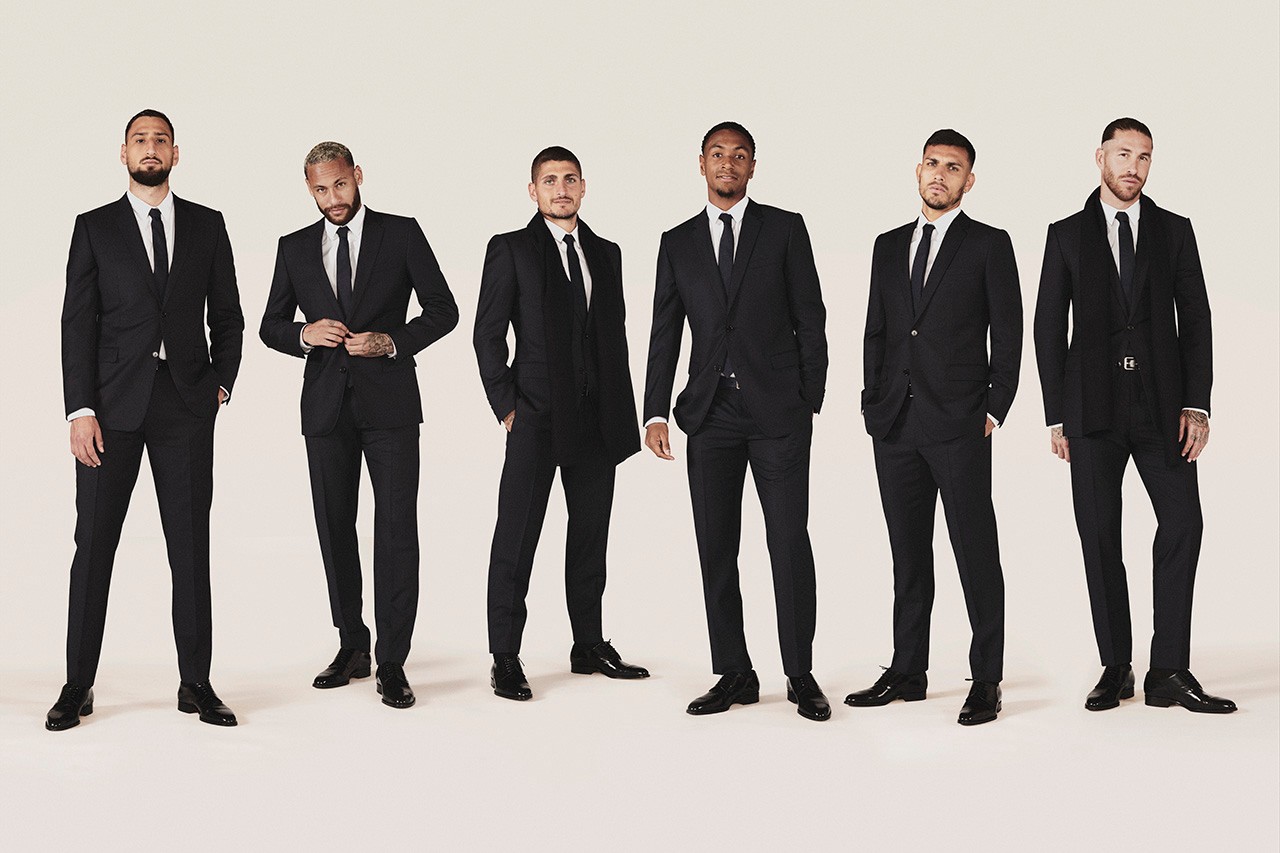 PSG đ&atilde; k&iacute; kết hợp t&aacute;c với Dior để tạo ra &ldquo;một tủ quần &aacute;o ch&iacute;nh thức&rdquo; d&agrave;nh ri&ecirc;ng cho họ, với mục đ&iacute;ch ch&iacute;nh nhằm n&acirc;ng tầm phong c&aacute;ch của c&aacute;c cầu thủ.