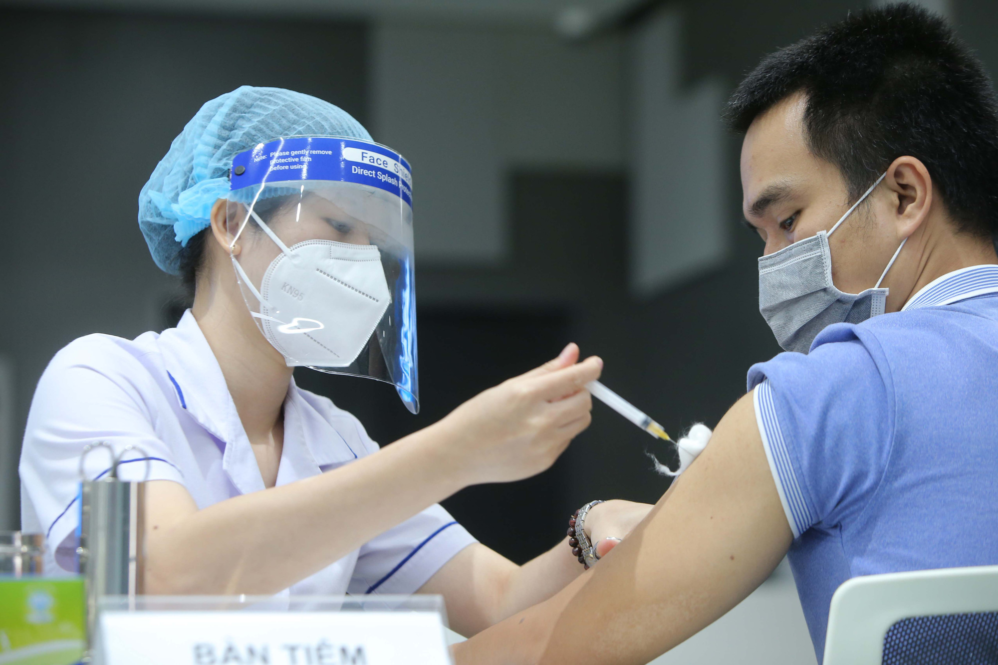 Bộ trưởng Bộ Y tế chịu trách nhiệm nếu thiếu vaccine để xảy ra hậu quả