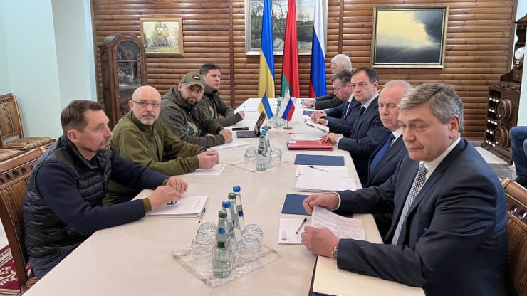 Nga và Ukraine muốn gì khi ngồi vào bàn đàm phán ngừng bắn?