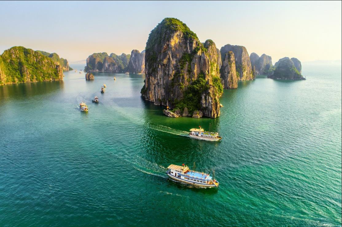 Du lịch tạo đ&agrave; cho bất động sản Quảng Ninh ph&aacute;t triển s&ocirc;i động.