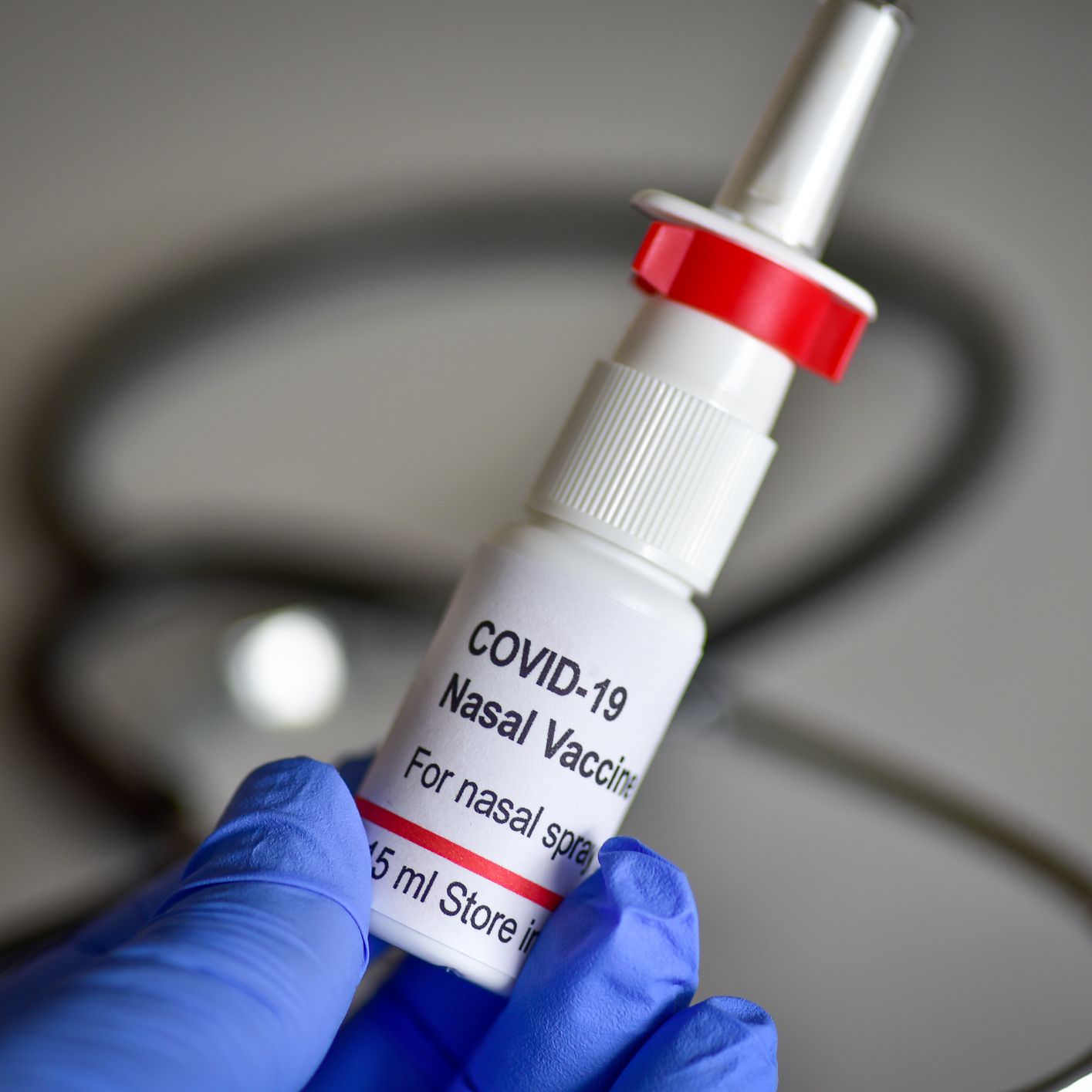 Vaccine dạng xịt mũi đang trở th&agrave;nh một hướng nghi&ecirc;n cứu mới.