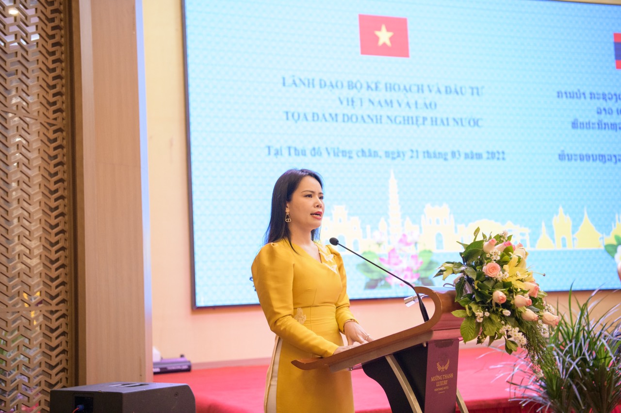 B&agrave; Nguyễn Thị Thanh B&igrave;nh, Ph&oacute; Tổng gi&aacute;m đốc T&T Group ph&aacute;t biểu tại sự kiện.
