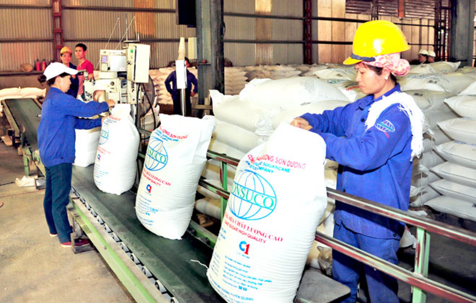 Đường sản xuất trong nước vẫn đang bị chèn ép bởi đường lậu.