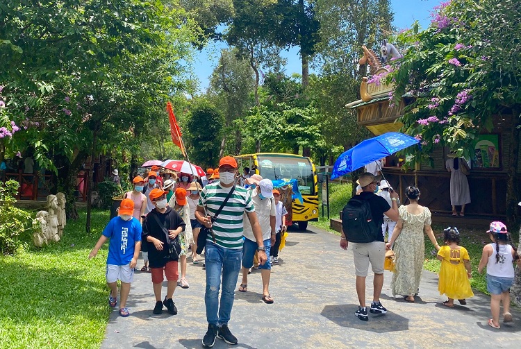 Trong bối cảnh "bình thường mới" hậu Covid-19, ngành du lịch Việt Nam lại đứng trước nguy cơ thiếu hụt nhân lực để “tái thiết”.