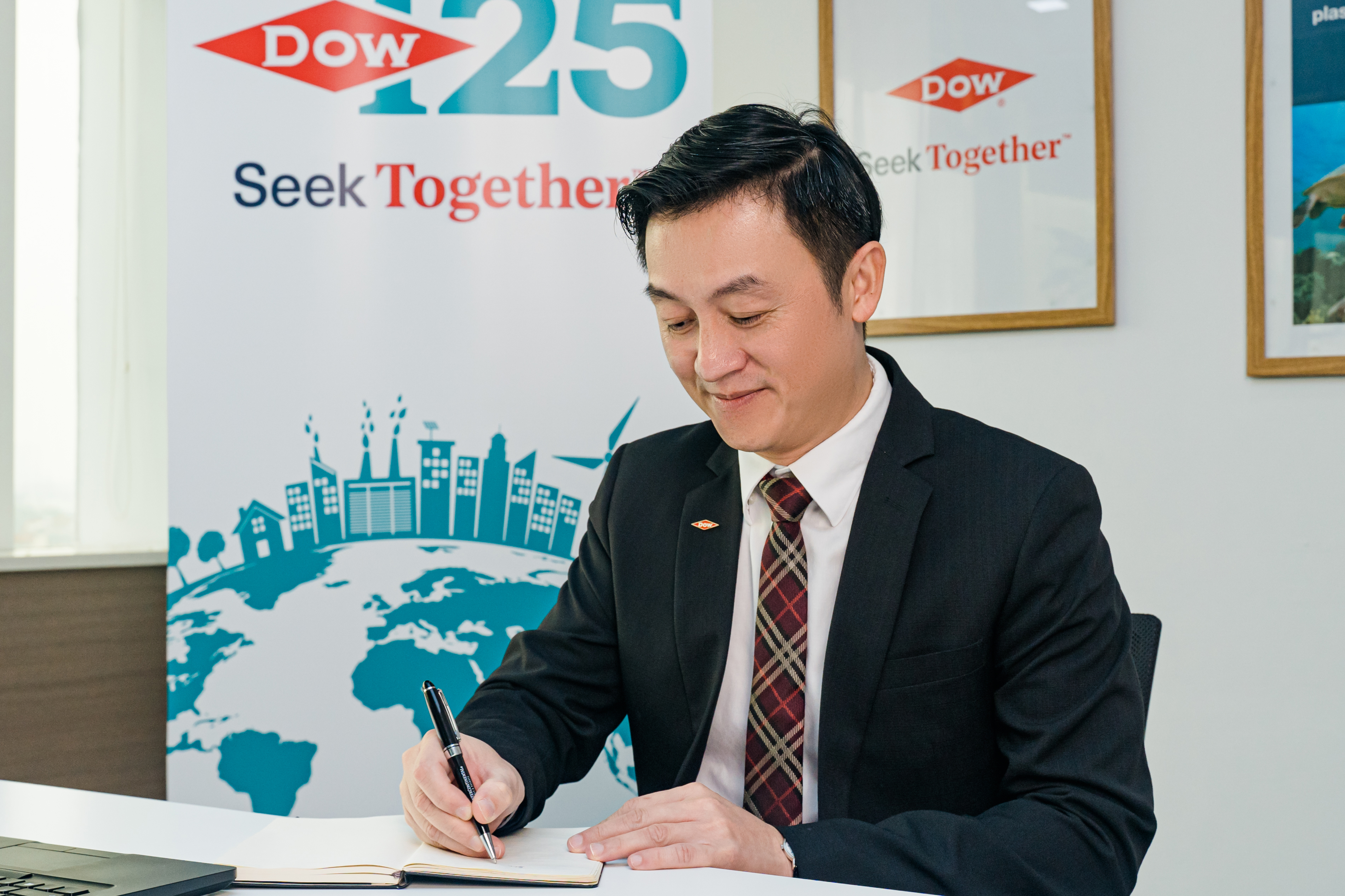 &ldquo;Dow Việt Nam đang chung tay c&ugrave;ng Ch&iacute;nh phủ v&agrave; cộng đồng th&uacute;c đẩy Link Trang Chủ PG88.Com Mới #2026 tuần ho&agrave;n nhựa tại Việt Nam th&ocirc;ng qua những dự &aacute;n cụ thể&rdquo;, &ocirc;ng Ekkasit Lakkananithiphan cho biết.