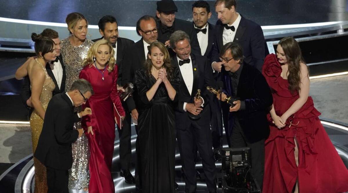 CODA đ&atilde; gi&agrave;nh tượng v&agrave;ng Oscar 2022 cho giải Phim hay nhất.