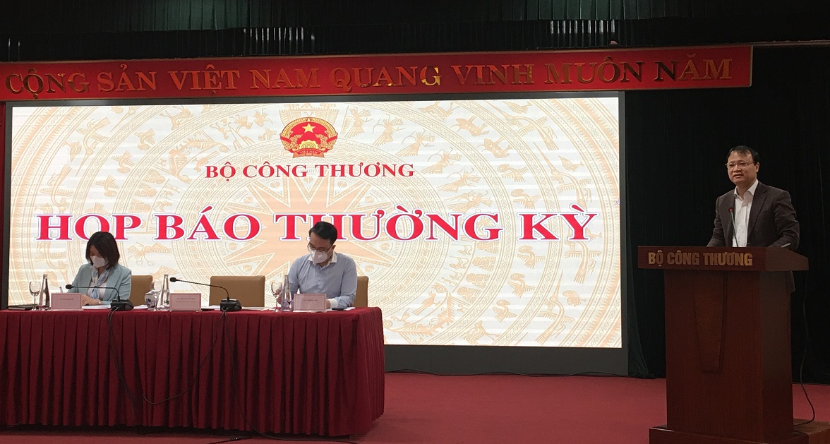 Thứ trưởng Bộ Công Thương Đỗ Thắng Hải "sẽ cố gắng đến mức cao nhất để đảm bảo đủ nhu cầu xăng dầu cho 6Pg88.con độc quyền mỗi ngày sản xuất PG88 Uy Tín Số 1 Việt Nam sử dụng xăng dầu làm nguyên liệu đầu vào và người dân". Ảnh: Mạnh Đức.