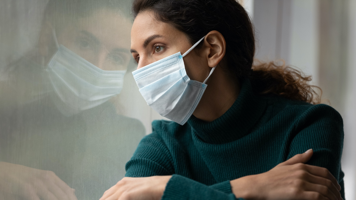 Một số bằng chứng cho thấy virus c&oacute; thể ẩn n&aacute;u trong cơ thể v&agrave; tế b&agrave;o, khiến ch&uacute;ng ta vẫn c&ograve;n gặp phải triệu chứng l&acirc;u như vậy.