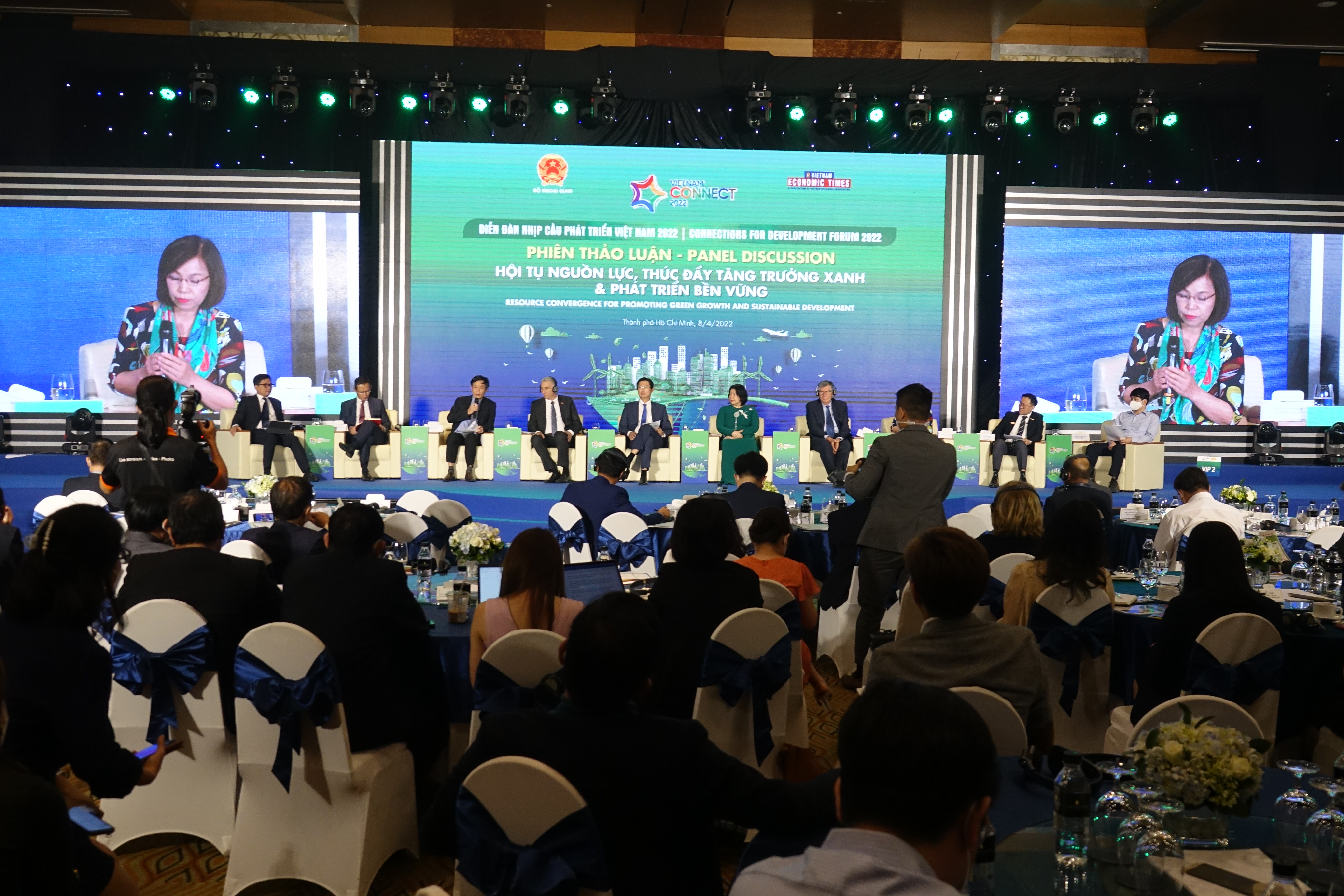 C&aacute;c phi&ecirc;n thảo luận tại Vietnam Connect Forum 2022 với nhiều tham luận gi&aacute; trị, nhiều &yacute; kiến x&aacute;c đ&aacute;ng đ&atilde; nhận được sự ch&uacute; &yacute; theo d&otilde;i của c&aacute;c đại biểu cũng như h&agrave;ng ng&agrave;n độc giả theo d&otilde;i sự kiện trực tuyến