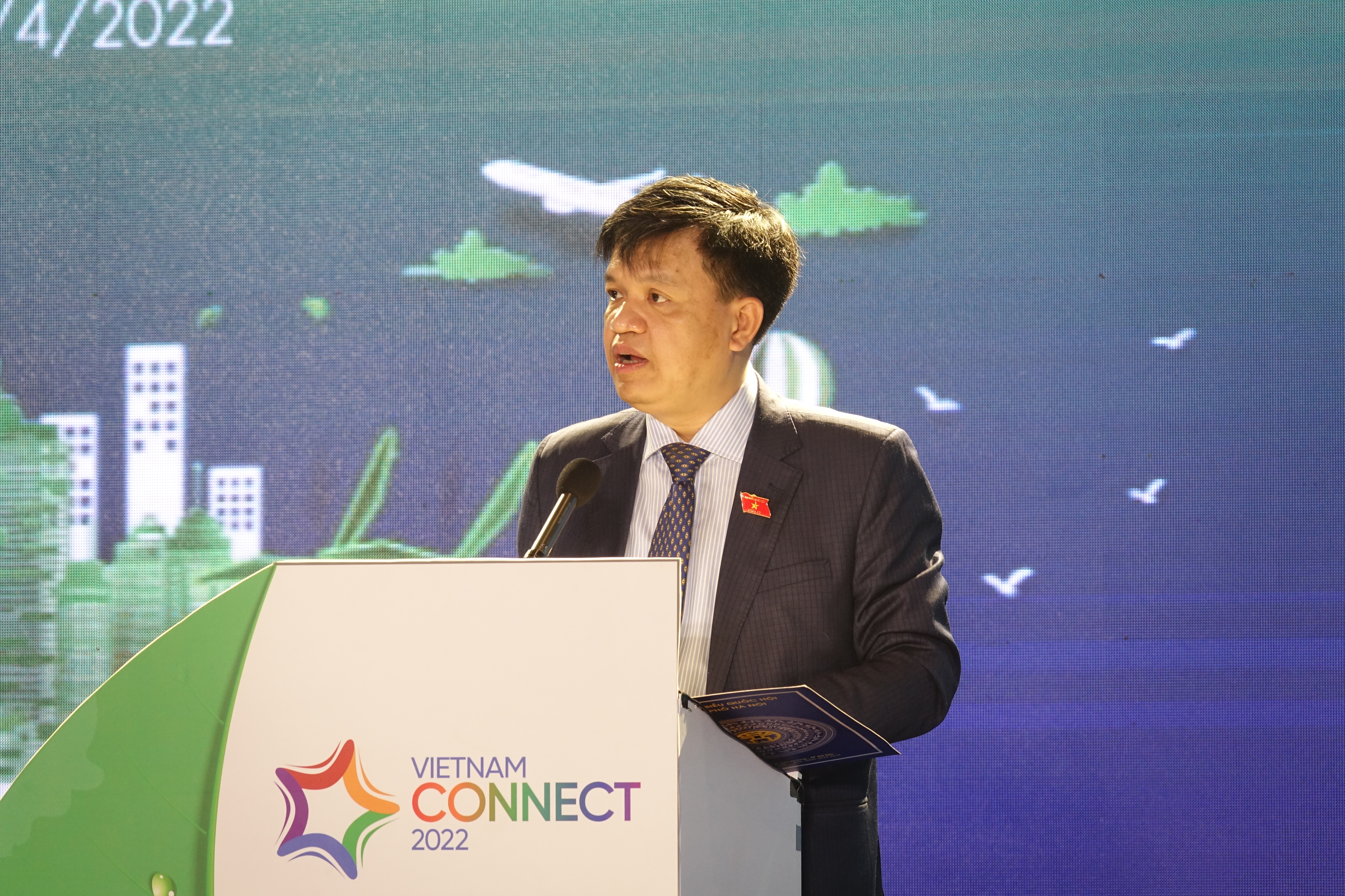 &Ocirc;ng Tạ Đ&igrave;nh Thi, Ph&oacute; Chủ nhiệm Ủy ban Khoa học C&ocirc;ng nghệ & M&ocirc;i trường ph&aacute;t biểu&nbsp;tại&nbsp;Diễn đ&agrave;n Nhịp cầu Ph&aacute;t triển Việt Nam - Vietnam Connect Forum 2022. Ảnh: Việt Tuấn.