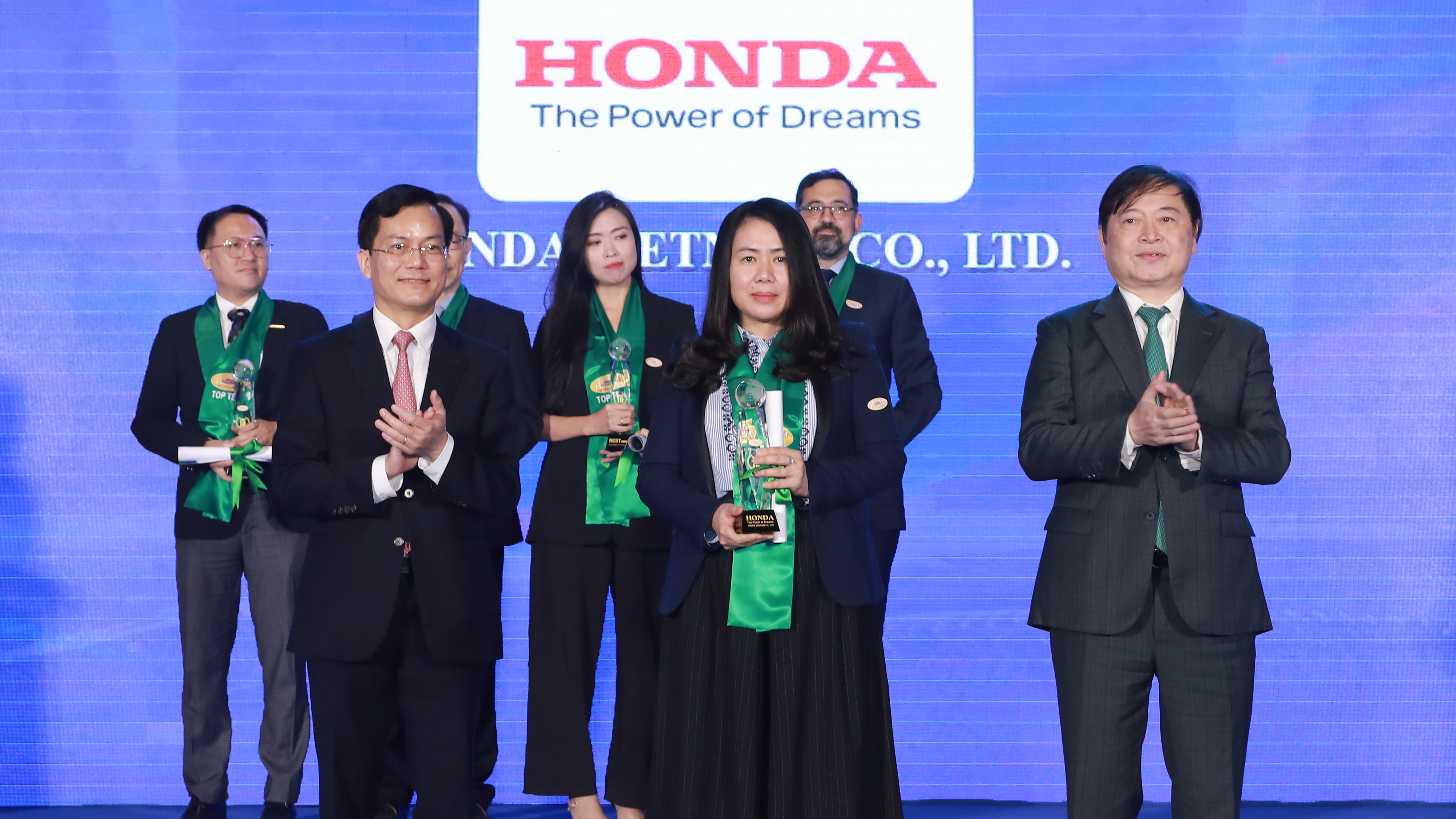 Honda Việt Nam vinh dự nhận danh hiệu Rồng Vàng lần thứ 17