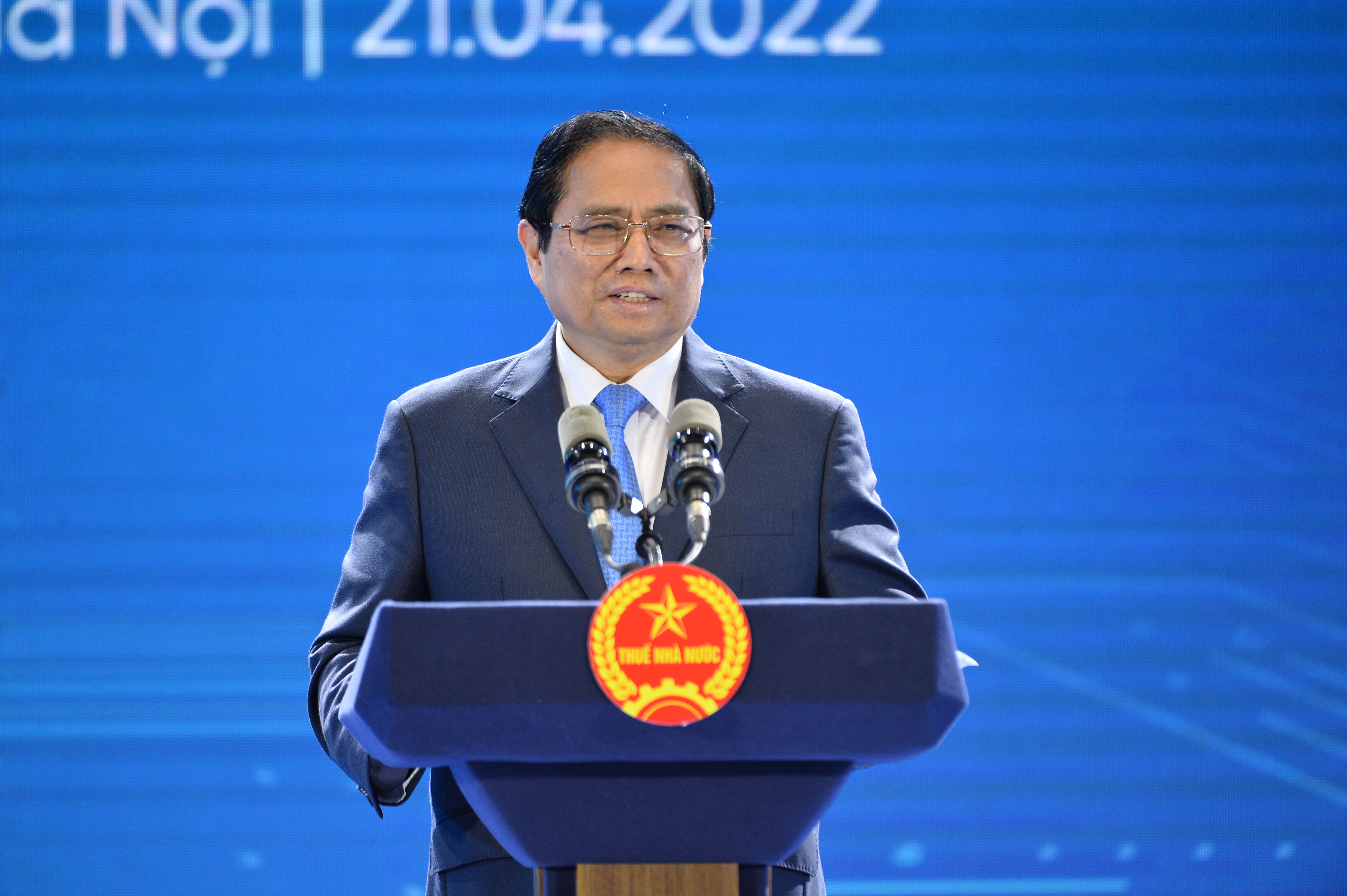 Thủ tướng nhấn mạnh: &ldquo;Kết quả bước đầu cho thấy việc triển khai &aacute;p dụng h&oacute;a đơn điện tử l&agrave; &ldquo;mũi t&ecirc;n tr&uacute;ng nhiều đ&iacute;ch&rdquo;.