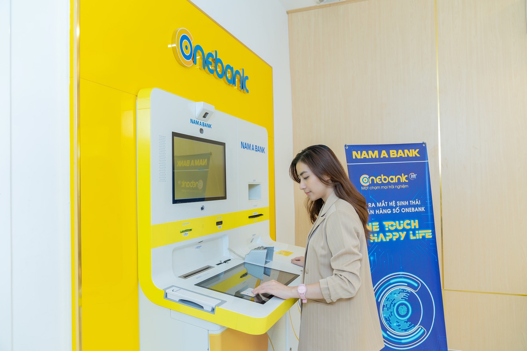 Nam A Bank đ&atilde; triển khai gần 100 điểm ONEBANK tr&ecirc;n to&agrave;n quốc.
