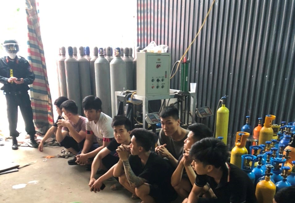 Cơ sở sản xuất khí cười tại Hải Phòng vừa bị cơ quan chức năng bắt giữ
