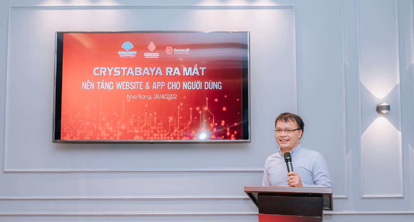 &Ocirc;ng Nguyễn Tiến Trung - Tổng gi&aacute;m đốc Tập đo&agrave;n Du lich Crystal Bay giới thiệu về nền tảng giao dịch dịch vụ du lịch trực tuyến thế hệ mới Crystabaya.