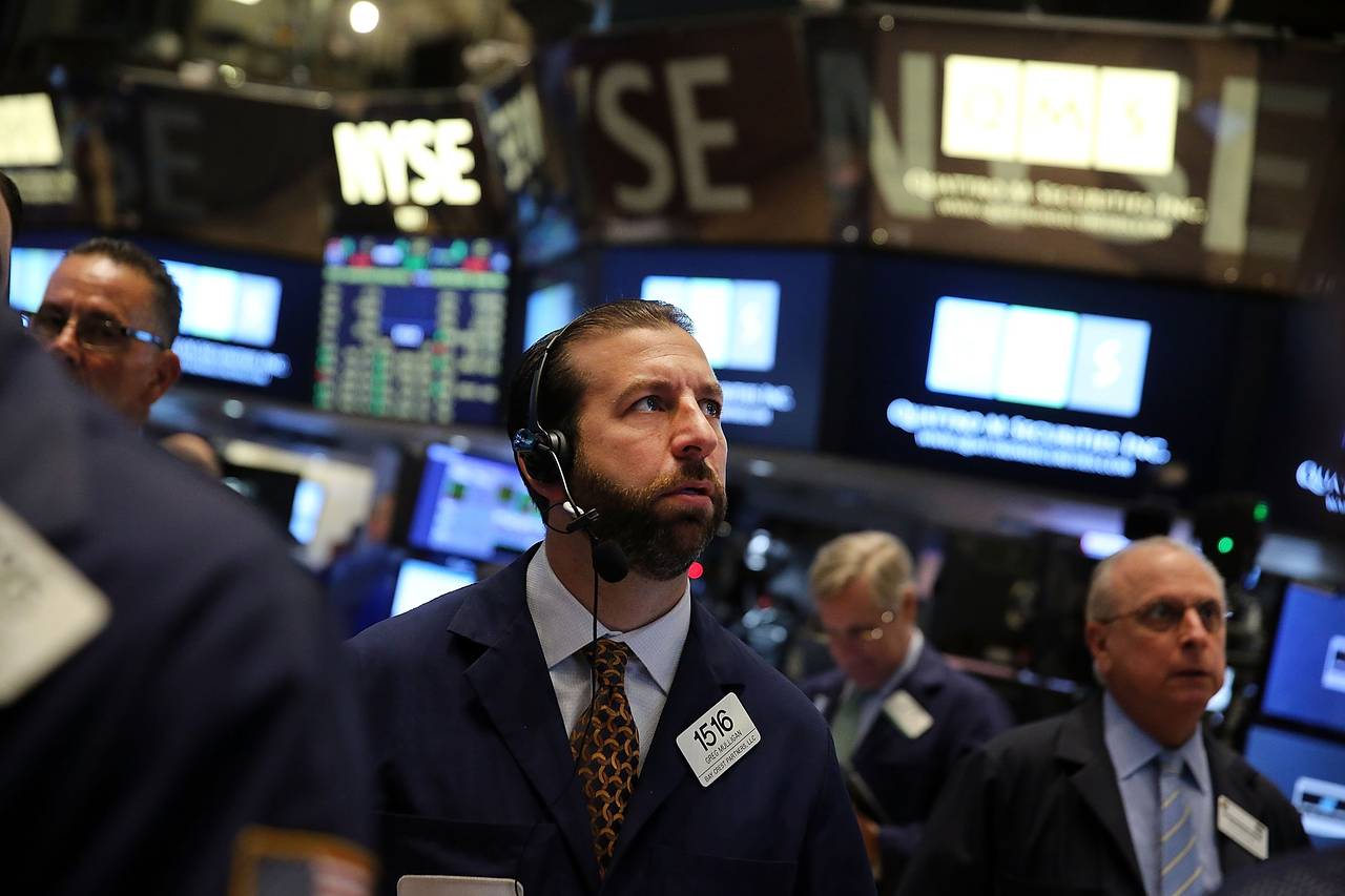 Dow Jones “bay” hơn 900 điểm trong phiên cuối tháng