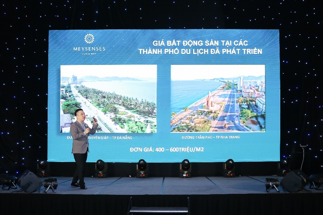 &Ocirc;ng Nguyễn Hồng Đ&ocirc; ph&acirc;n t&iacute;ch thị trường tại một sự kiện NewstarHomes tổ chức.
