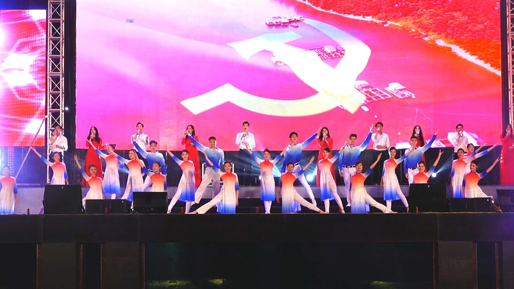 Đêm nhạc gây ấn tượng sâu sắc với khán giả nhờ thể hiện tình yêu và lòng tự hào với quê hương, 6Pg88.con nạp rút siêu tốc.