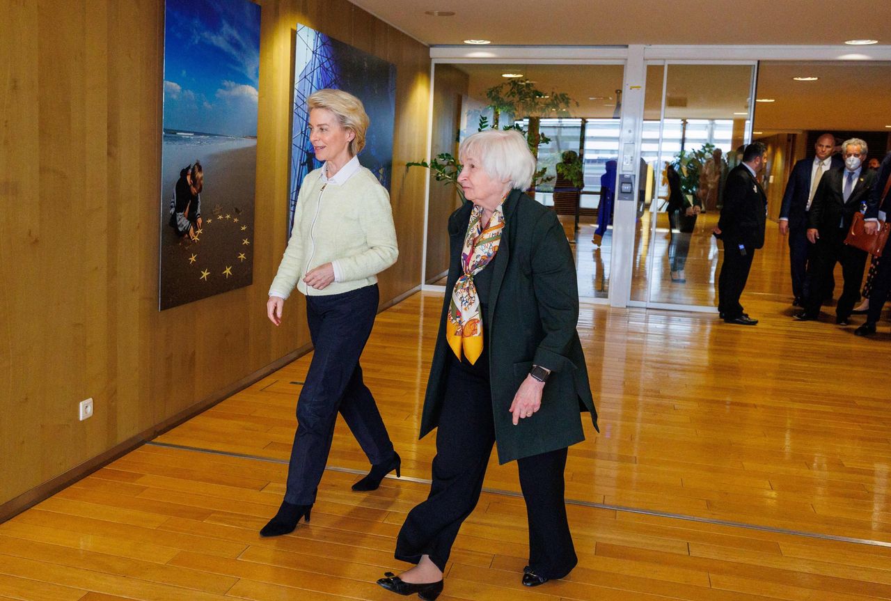 Bộ trưởng Bộ T&agrave;i ch&iacute;nh Mỹ Janet Yellen (phải) gặp Chủ tịch Ủy ban Ch&acirc;u &Acirc;u Ursula von der Leyen tại Brussels đầu tuần n&agrave;y - Ảnh: Getty Images
