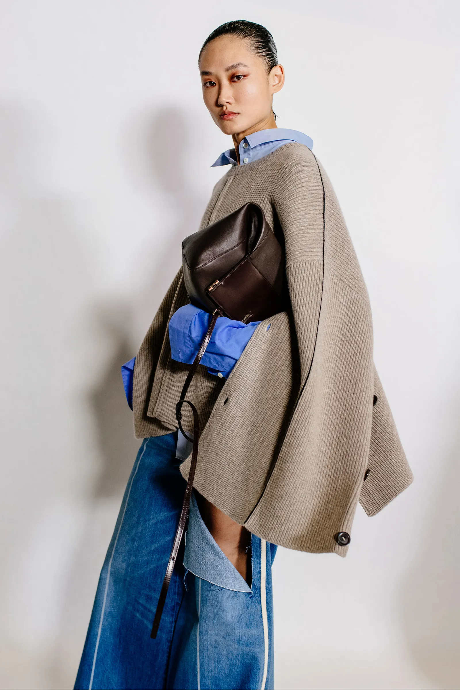 Anchoret l&agrave; một trong những thương hiệu b&aacute;n lẻ của Peter Do - nh&agrave; thiết kế đạt gải thưởng LVMH Graduates Prize năm 2014 .