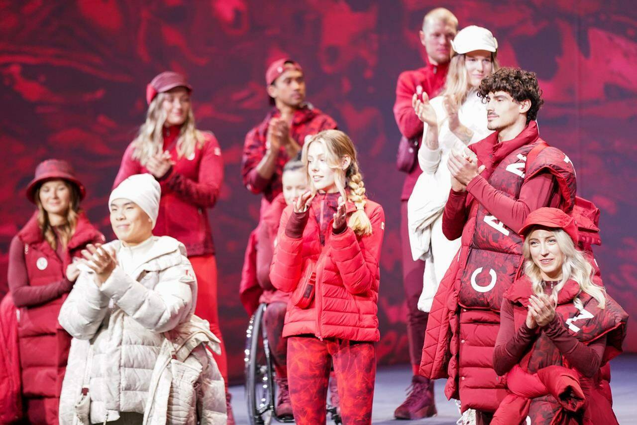 Đồng phục vận động vi&ecirc;n cho đo&agrave;n thể thao Canada tại&nbsp;Olympic&nbsp;Bắc Kinh do Lululemon thiết kế.