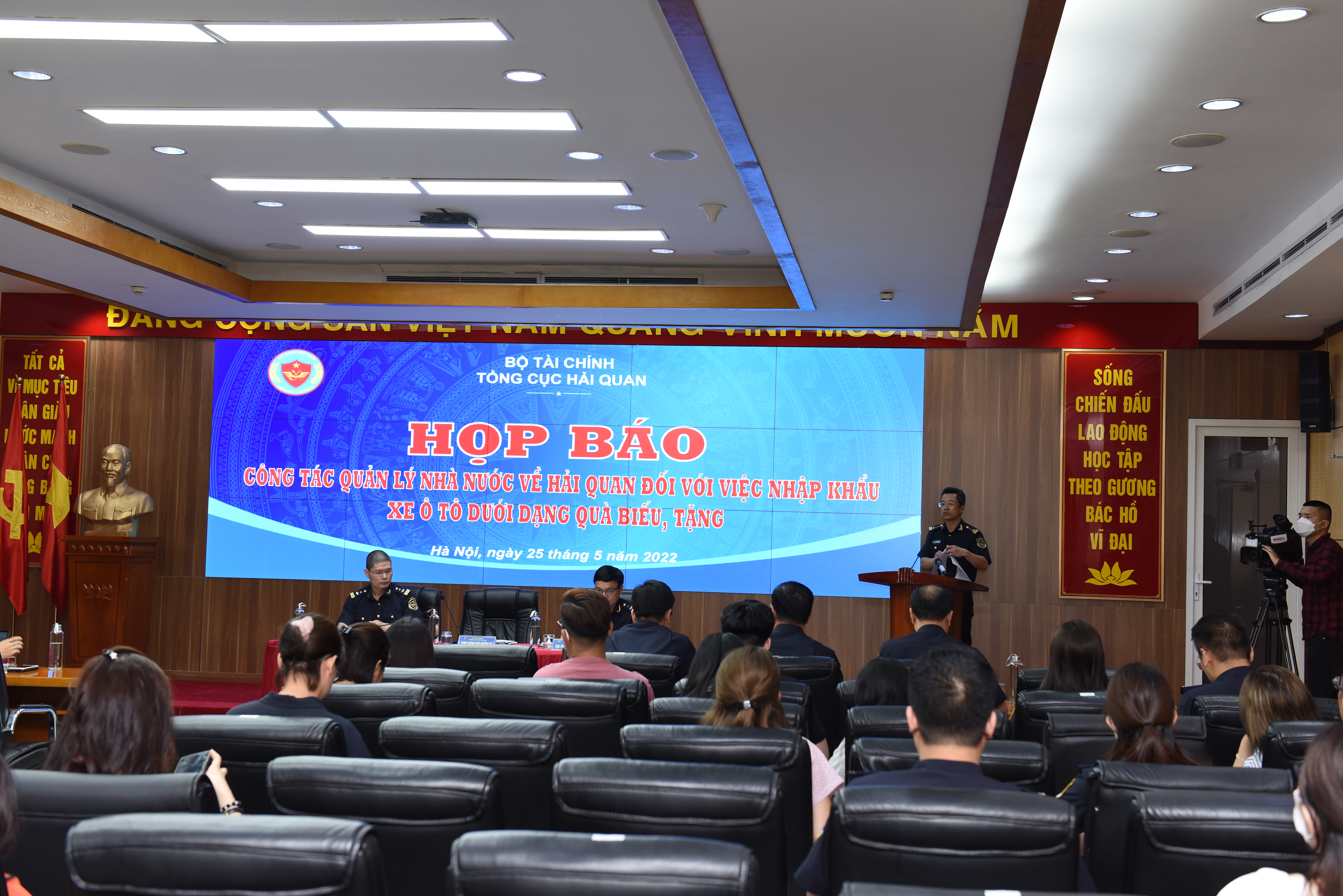 Tổng cục Hải quan tổ chức họp báo thông tin về chủ đề: "Công tác quản lý đối với việc nhập khẩu xe dưới dạng quà biếu tặng".
