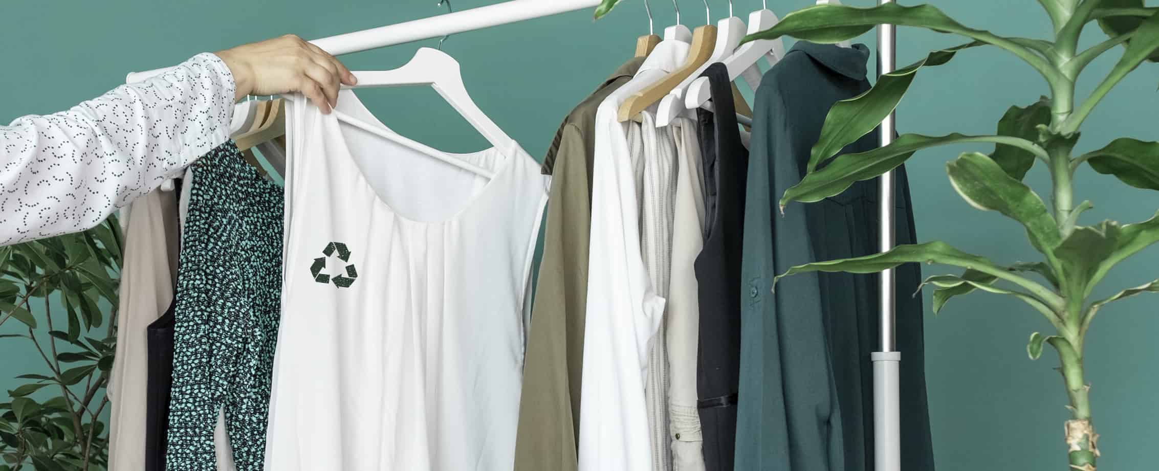 C&aacute;c thương hiệu thời trang đua nhau cho ra mắt những bộ sưu tập l&agrave;m từ vật liệu t&aacute;i chế hoặc sử dụng những nguy&ecirc;n liệu c&oacute; nguồn gốc từ thi&ecirc;n nhi&ecirc;n.