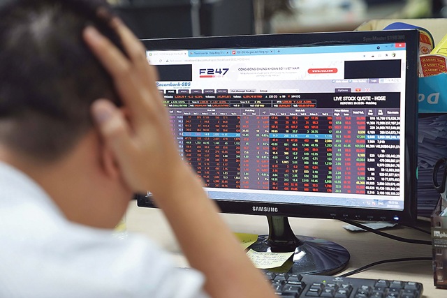 Mặc dù có quy chế mới của VNX thì cho đến nay vẫn thiếu vắng quy trình chuẩn mực về hủy niêm yết.