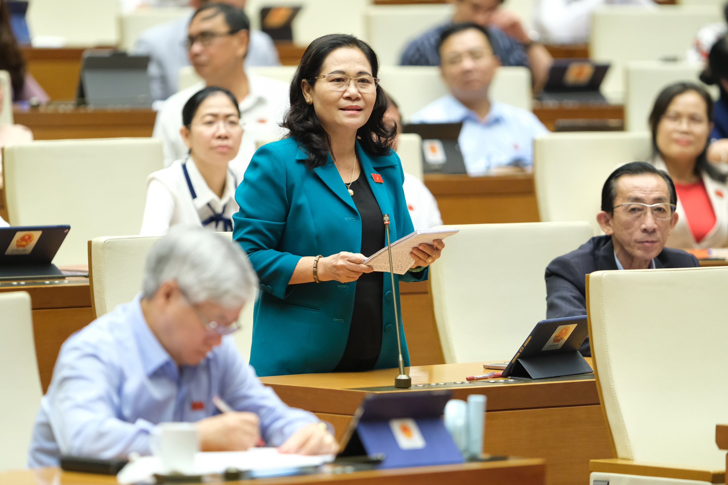 Đại biểu Nguyễn Thị Lệ - Đo&agrave;n Đại biểu Link Trang Chủ PG88.Com Mới #2026 TP. Hồ Ch&iacute; Minh đặt c&acirc;u hỏi chất vấn. (Ảnh: Quochoi.vn).