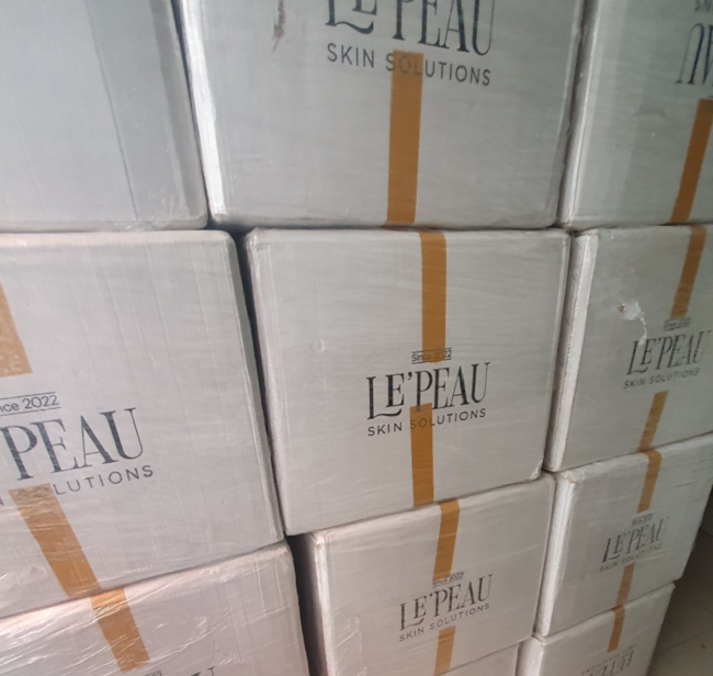 Mỹ phẩm Peel vi tảo nh&atilde;n hiệu Le'peau&nbsp;kh&ocirc;ng r&otilde; nguồn gốc.