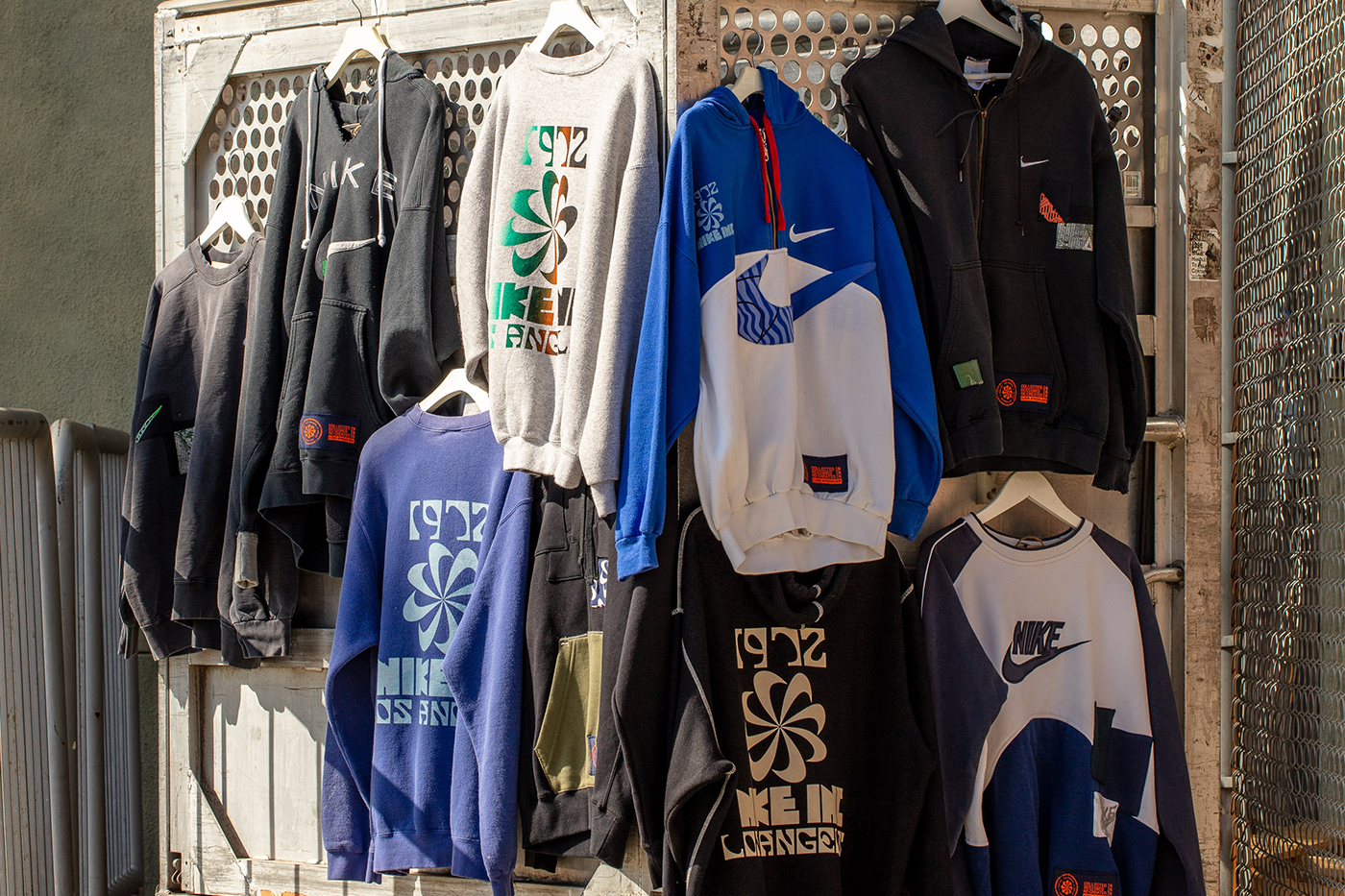 Nike&nbsp;thu thập c&aacute;c trang phục, sản phẩm cũ v&agrave; kh&ocirc;ng thể sử dụng, rồi d&ugrave;ng ch&uacute;ng để thiết kế&nbsp;ra c&aacute;c sản phẩm mới.