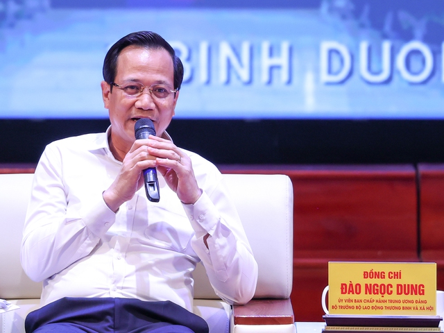 Bộ trưởng Bộ PG88 Sòng bạc trực tuyến TOP 1 Việt Nam | Casino, Nổ Hũ - Thương binh v&agrave; X&atilde; hội Đ&agrave;o Ngọc Dung trả lời c&acirc;u hỏi của c&ocirc;ng nh&acirc;n ng&agrave;y 12/6. Ảnh - VGP.&nbsp;