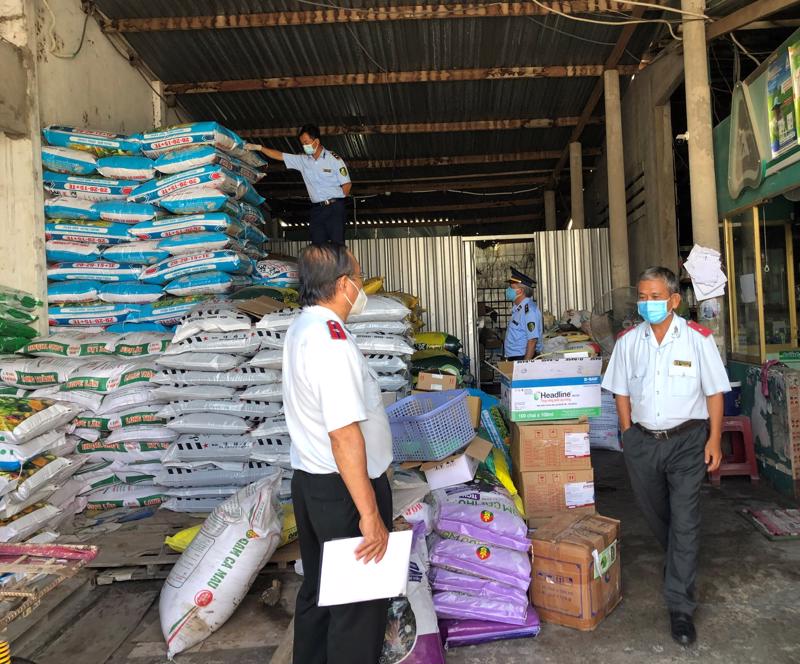 Hàng triệu nông dân điêu đứng, đối mặt nguy cơ tay trắng vì phân bón giả