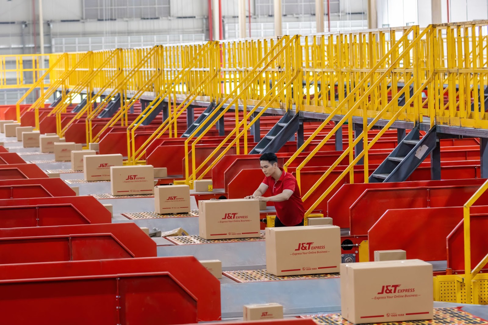 J&T Express khánh thành trung t&acirc;m trung chuy&ecirc;̉n hàng hóa b&acirc;̣c nh&acirc;́t Vi&ecirc;̣t Nam.